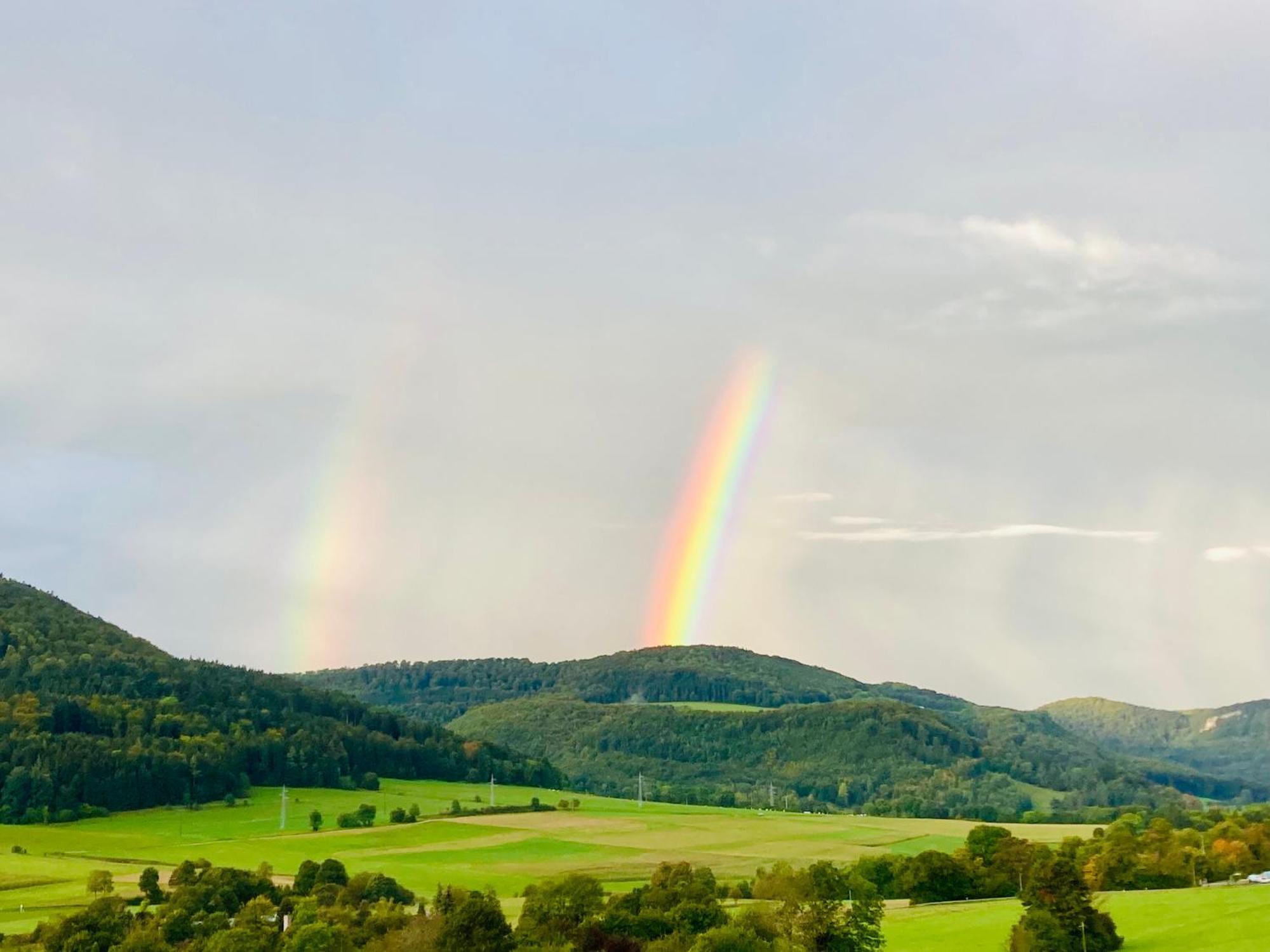 Atemberaubender Ausblick Mit Premium-wanderwegen Vor Der Haustuer